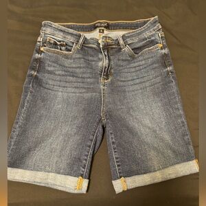 Women’s JUDY BLUE midi shorts